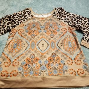 Long sleeve top with leapord print and floral design